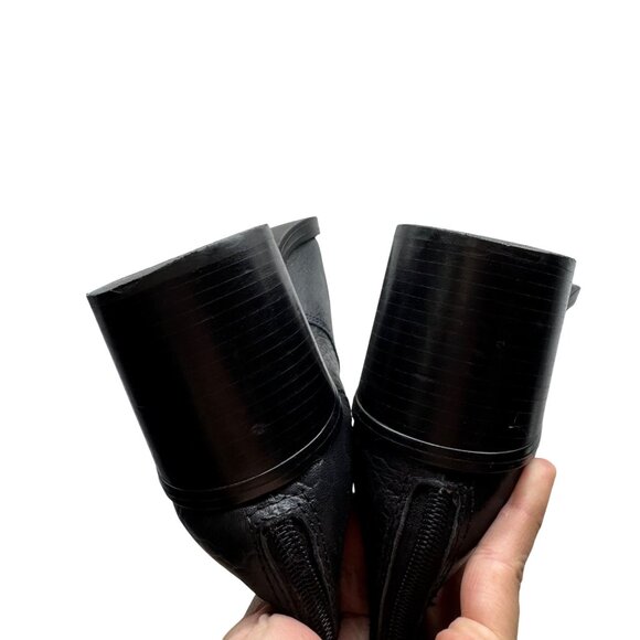 Vince Camuto Zanilla Black Leather Elegant Minimalist Ankle Booties Women sz 9 - Picture 9 of 10